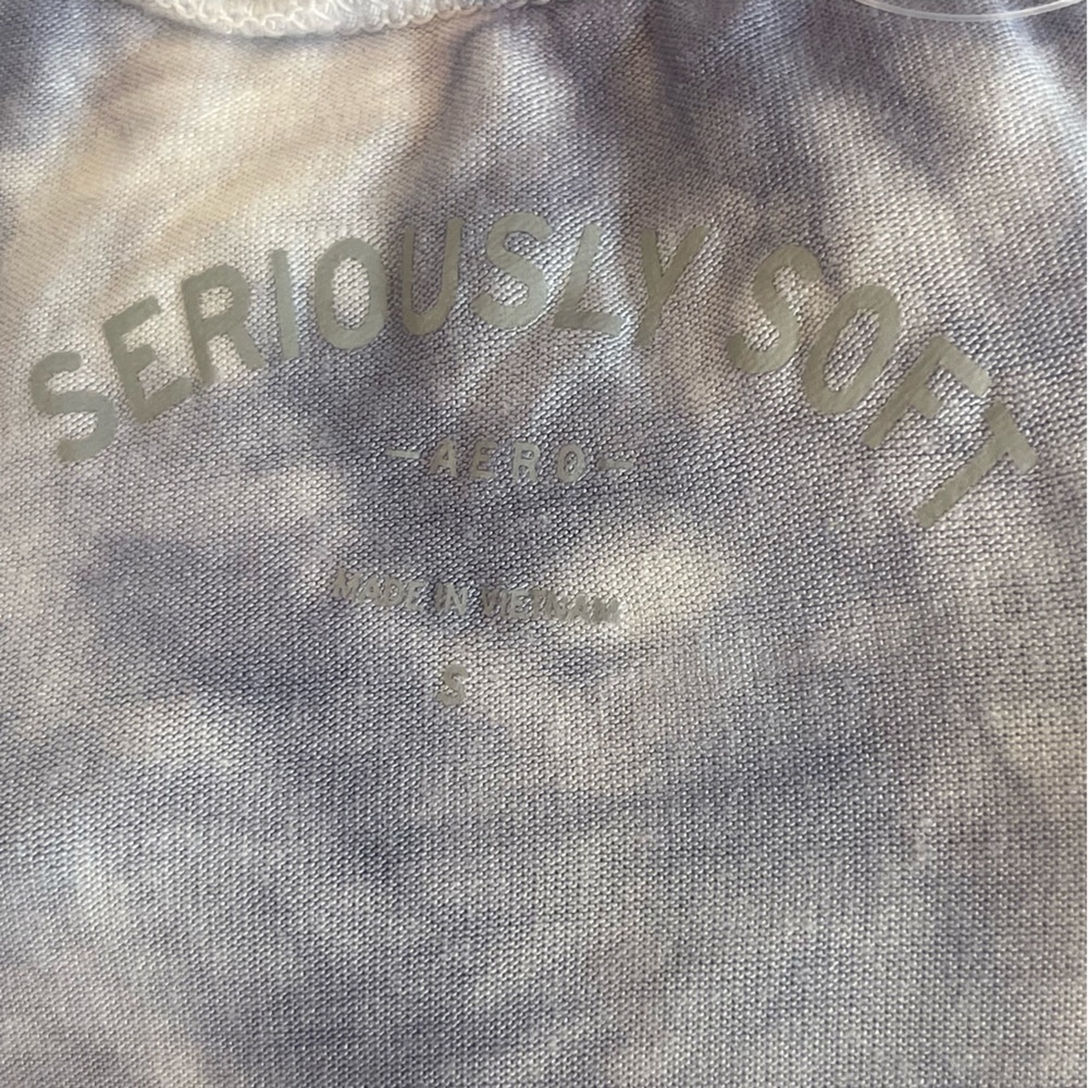 Aeropostale. Sz Small. Crop Top.. Small hole Rt arm. - Picture 12 of 16
